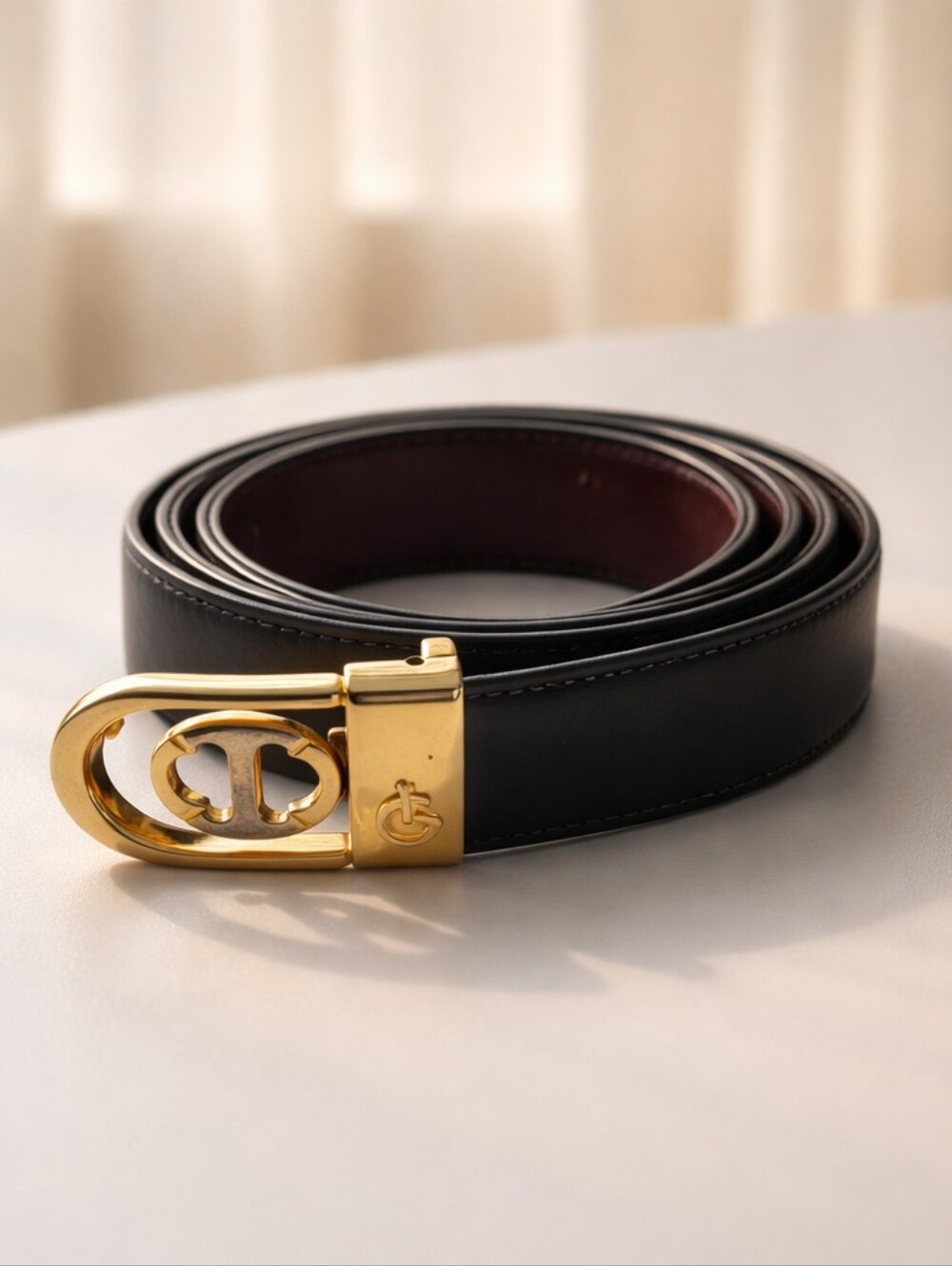 Vintage Gianfranco Lotti  Leather belt 1st hole at 33". Last hole at 35.5"
